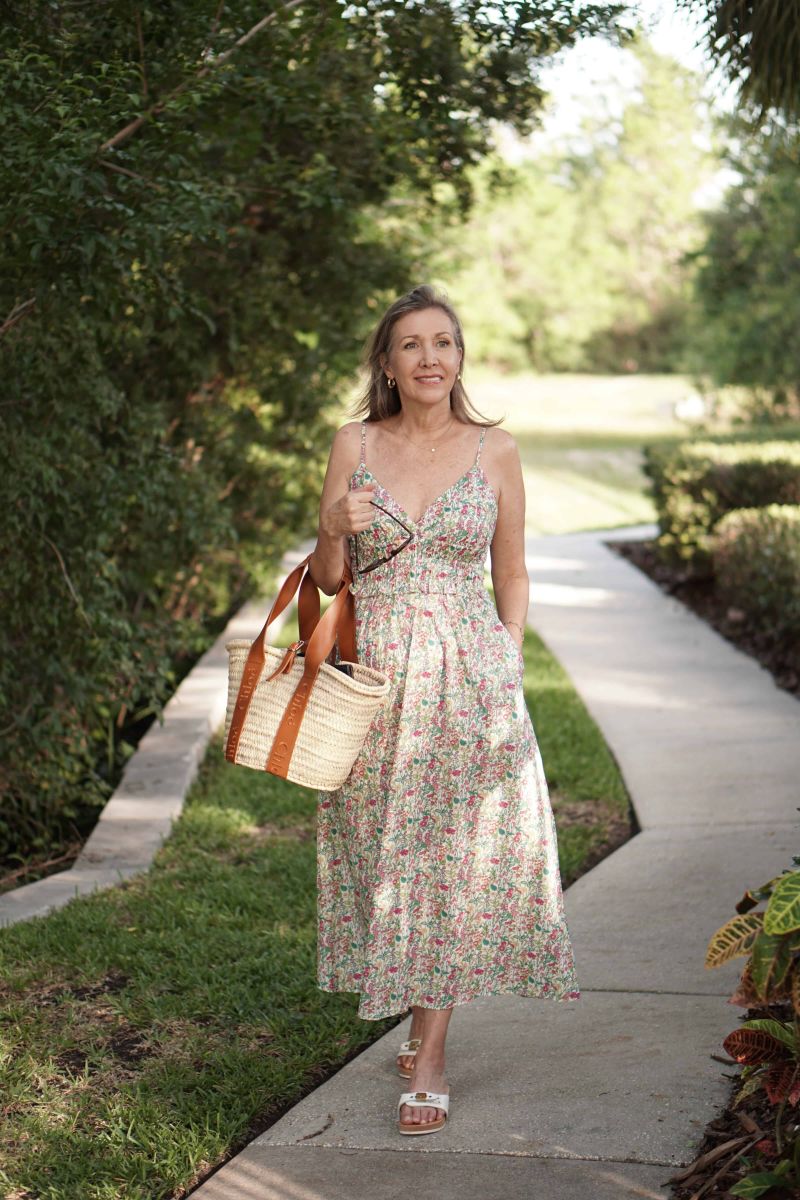 style guides summer dress for women over 50