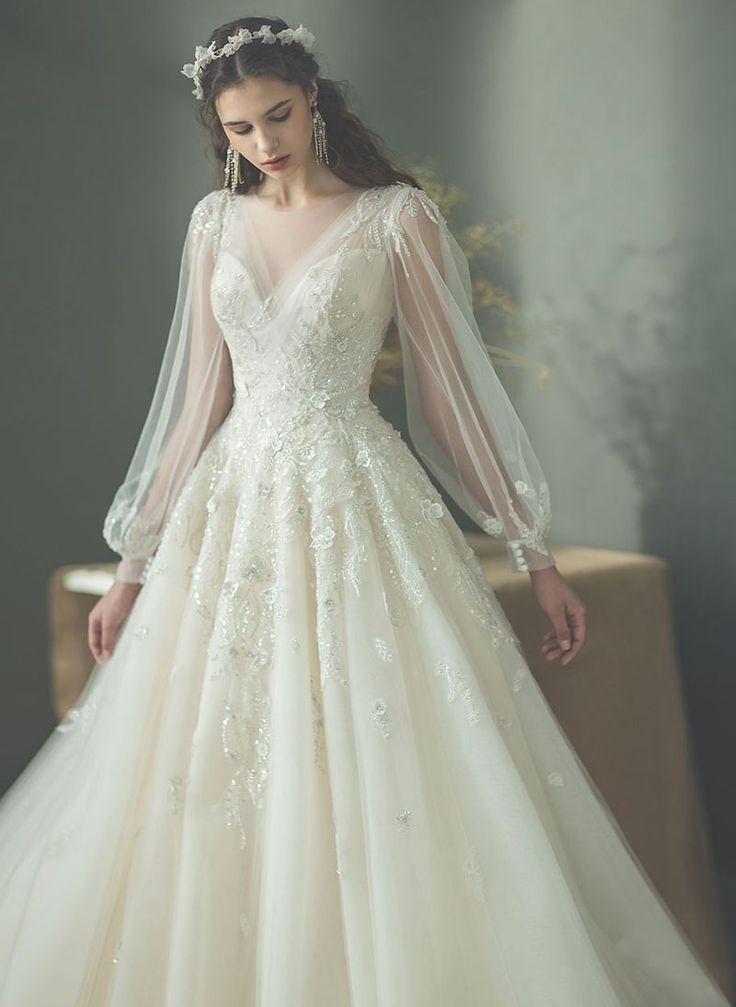 princess dresses_20 Utterly Romantic Wedding Dresses for the Fashion-Forward Bride