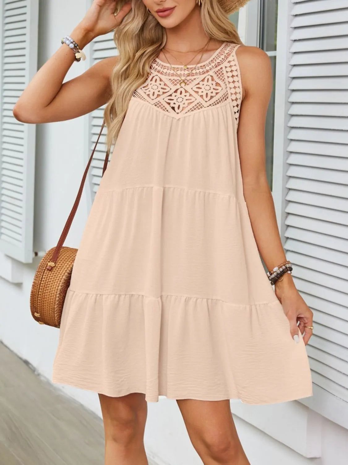 elegant dresses_Ruffled Hem Lace Sleeveless Dress