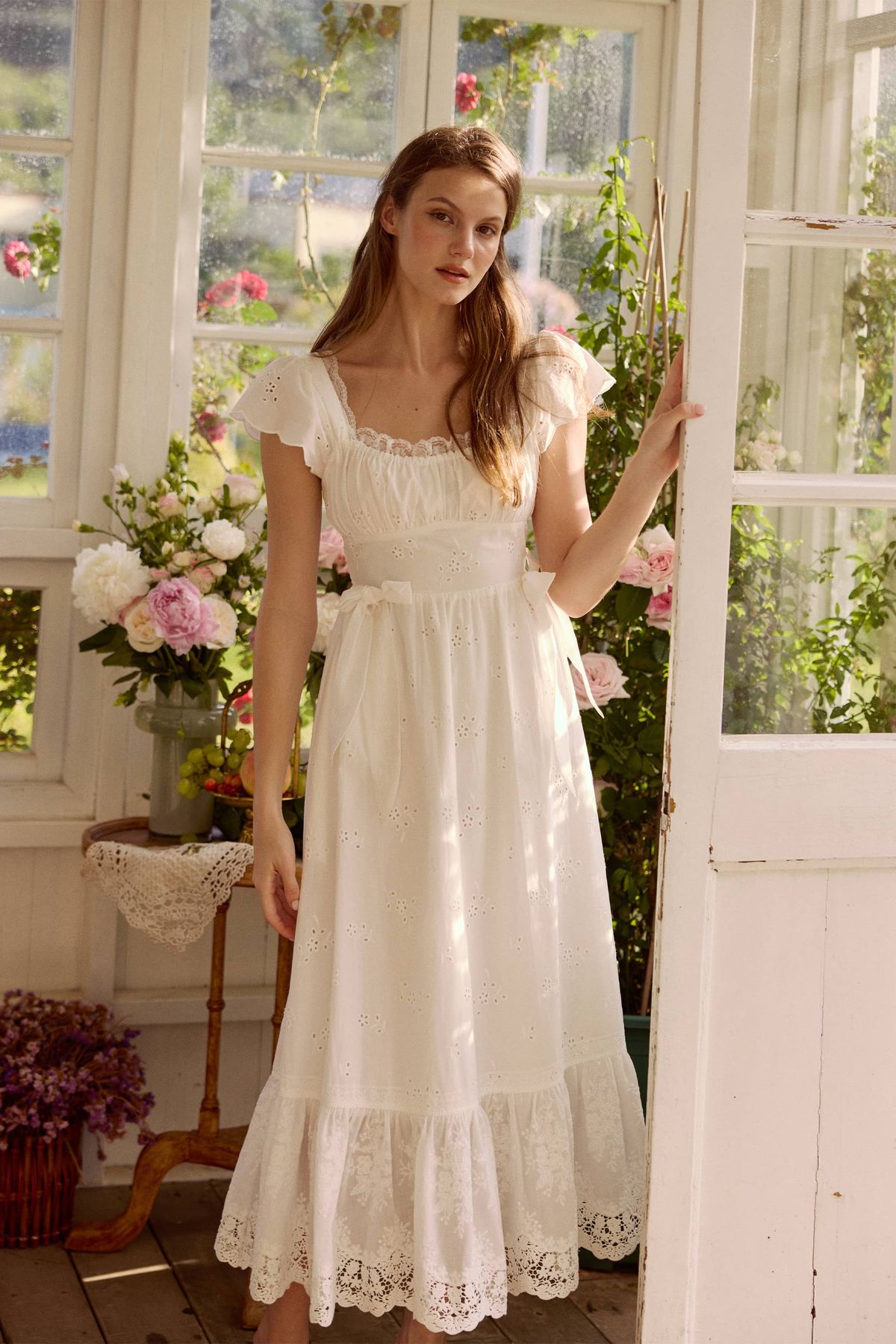 traditional dresses_Antoinette Embroidered Cotton Midi Dress in White - M