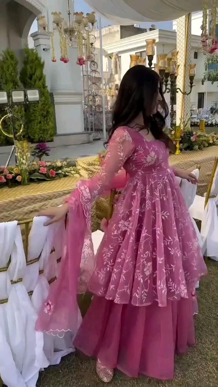 traditional dresses_pink dress