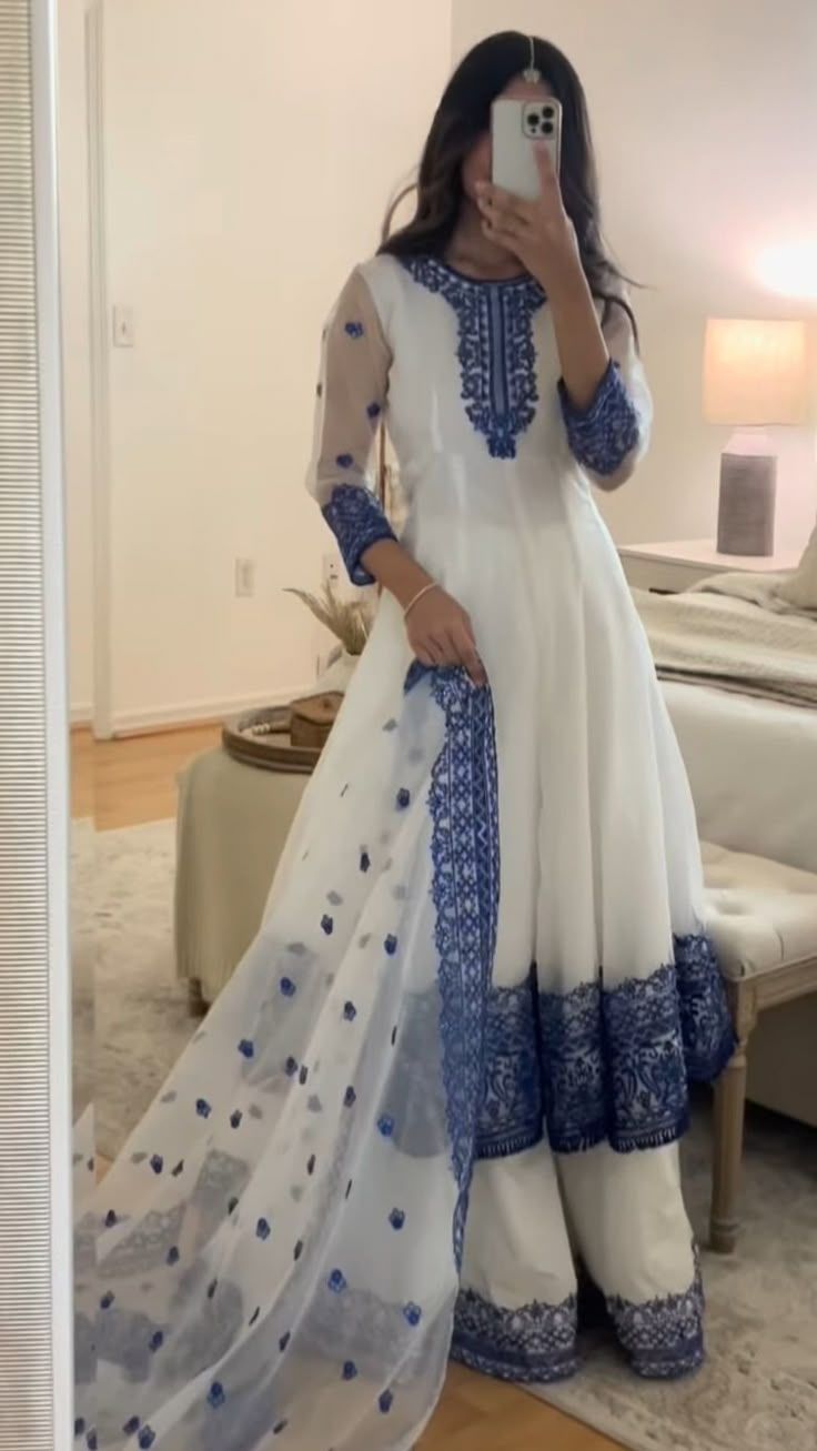 traditional dresses_स्टाइलिश आउटफिट आइडियाज | हर मौके के लिए ड्रेसिंग इंस्पिरेशन