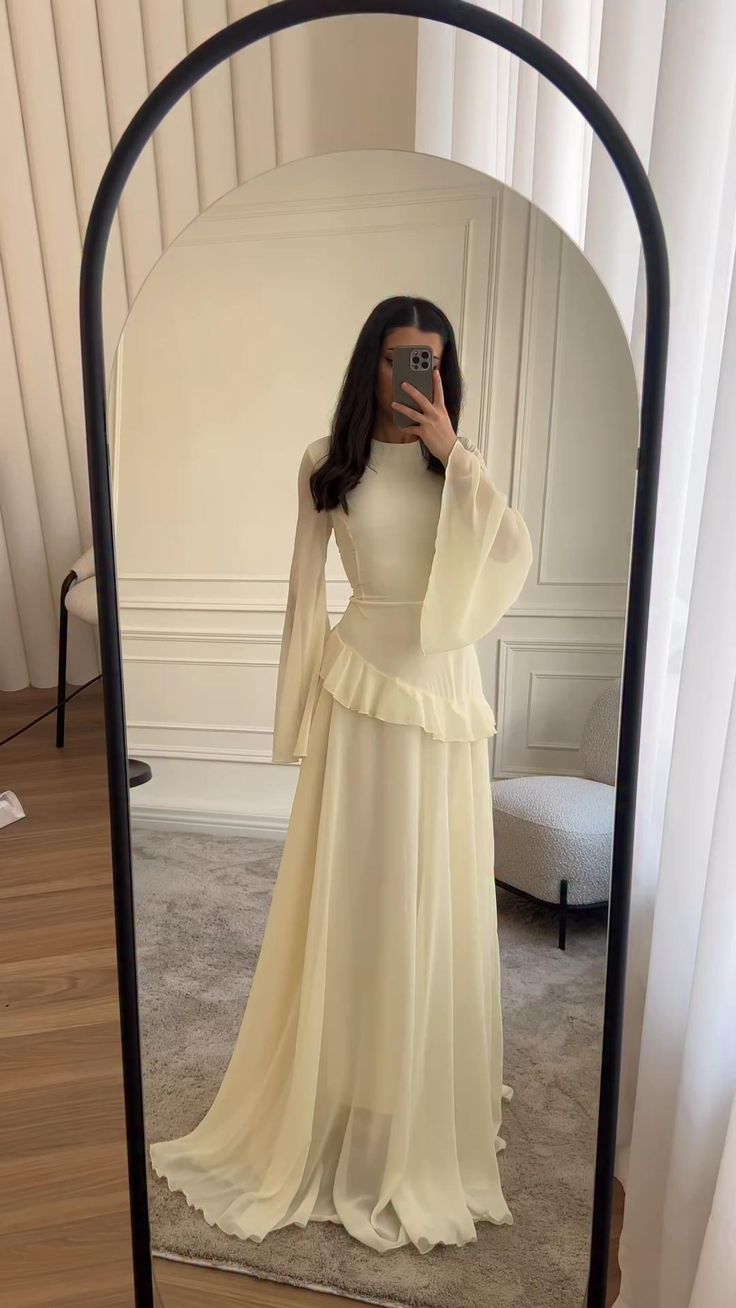 long sleeve dresses_Solid Color Flared Sleeve Dress