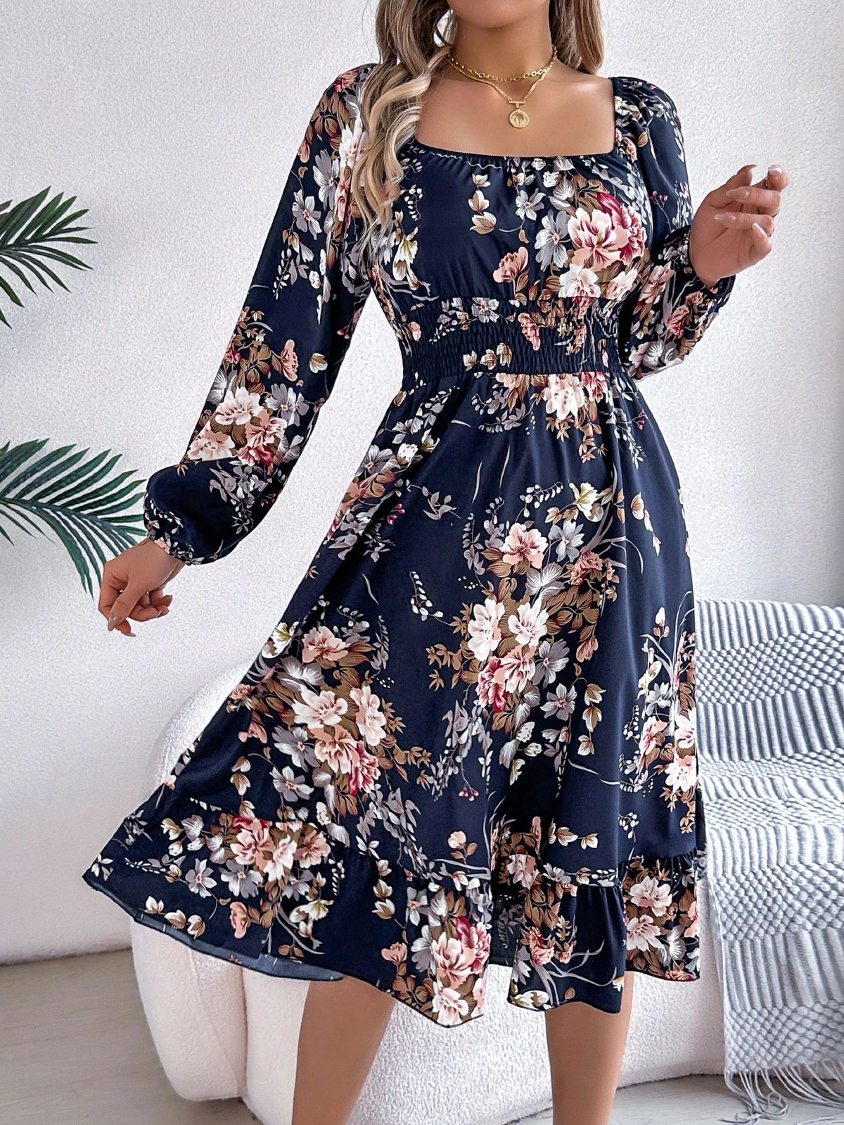 long sleeve dresses_Autumn And Winter Leisure Vacation Small Floral Solid Color Square Neck Long Sleeve Women's Dress