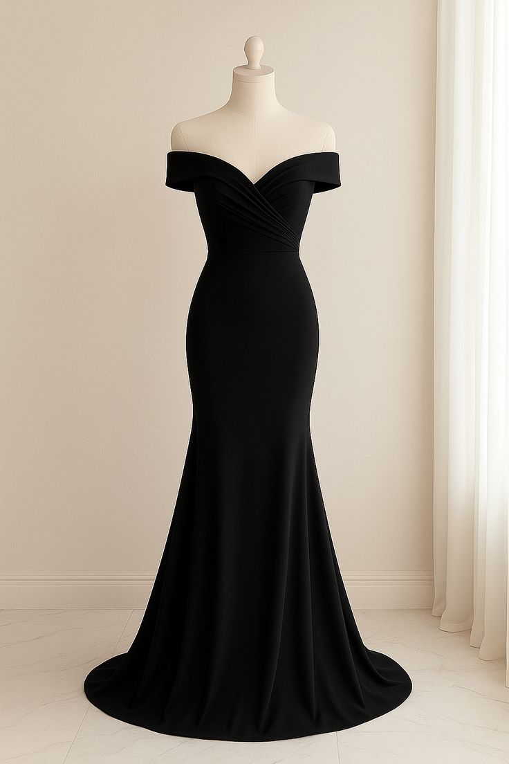 black dresses_Black boat neck dess