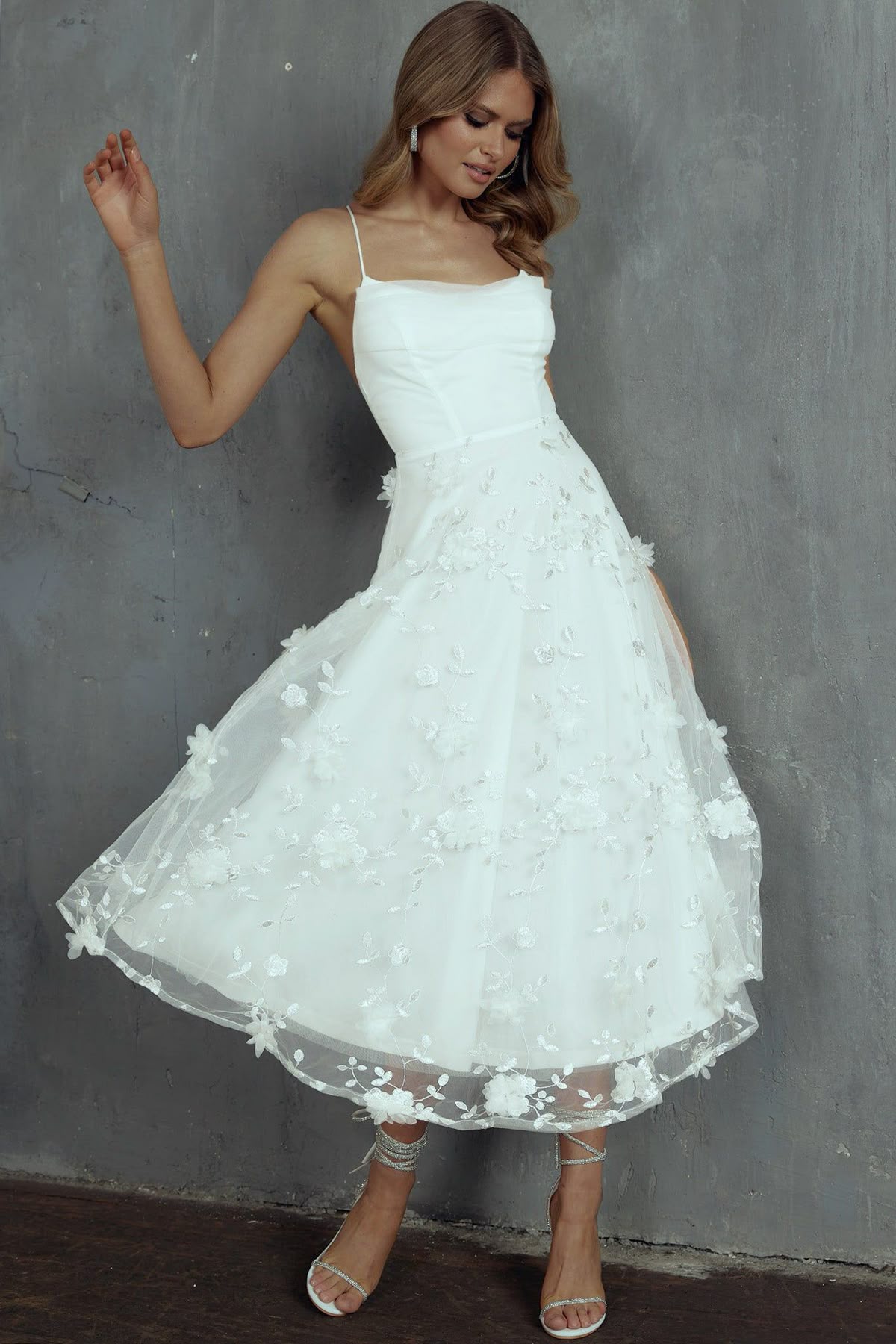 engagement dresses_Floating By Pleated Neckline Mesh Midi Dress Embellished White - S