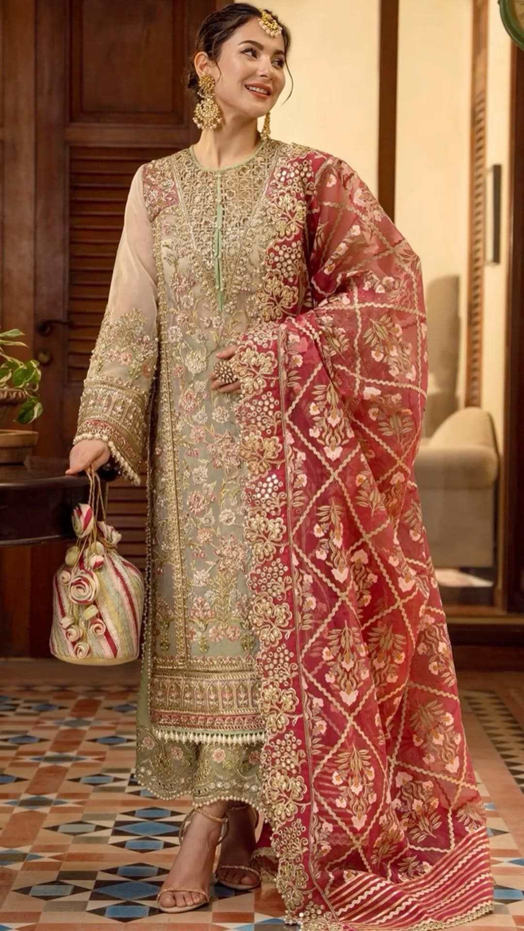 Pakistani dresses_Ethnic Pakistani Embroided Dress
