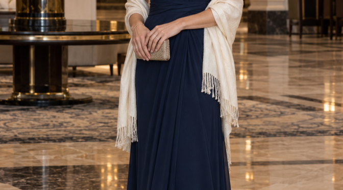 Shawls and Wraps for Formal Dresses: Warmth That Looks Intentional